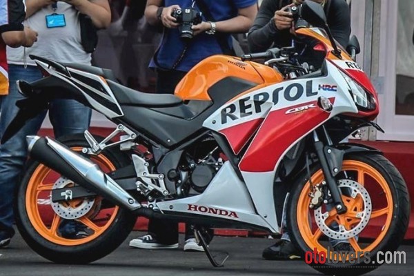 Honda CBR 150R Repsol ( Kredit ) 2015 Baru