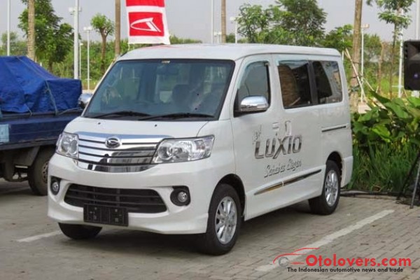 Daihatsu Luxio 2015 Baru ( Cash / Kredit )
