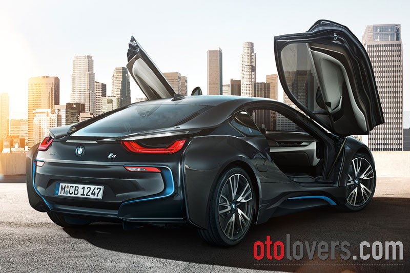 Menyimak sport car BMW i8 yang futuristik