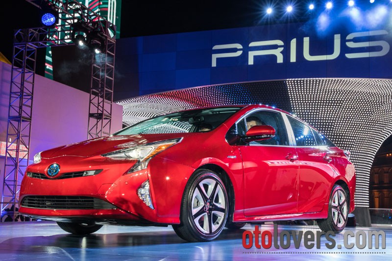 Toyota kecolongan, 7.600 Prius ditarik karena masalah airbag