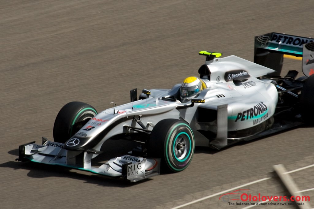 Mercedes ubah bagian belakang sebelum bertempur di Baku