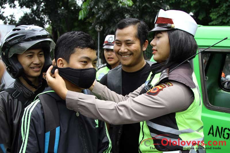 Aksi para pecinta Vespa dalam lawatannya ke Bogor