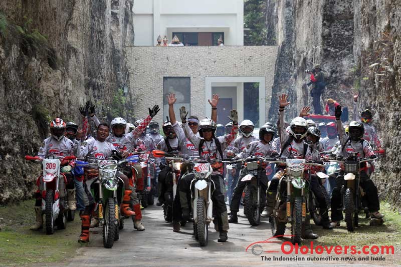 IOX JOLI 2016 Dirtbike selesaikan misi di Bali