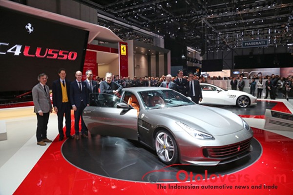 Ferrari GTC4Lusso perkenalkan diri di Geneva Motor Show
