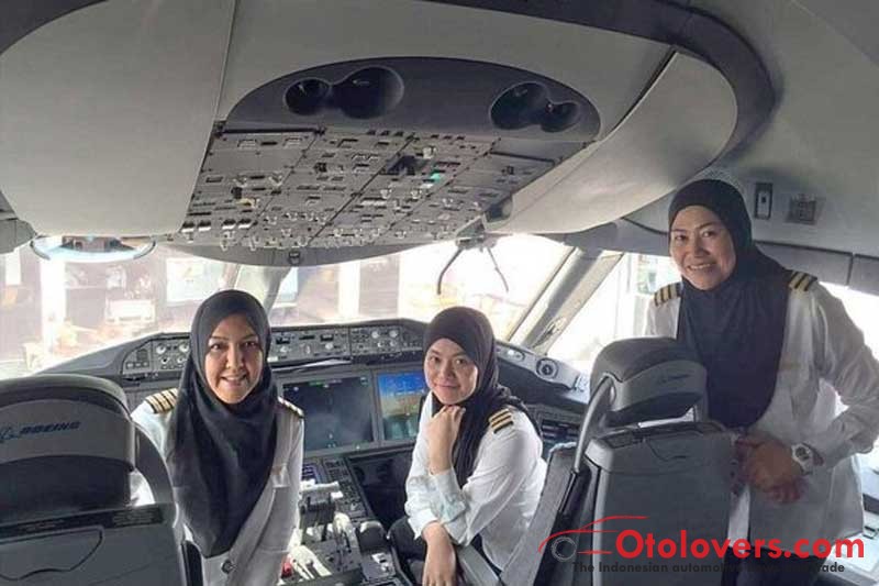 Pesawat Brunei berkru semua wanita terbang ke Arab Saudi