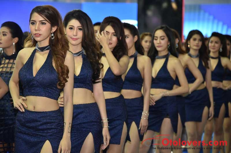 Barisan gadis-gadis tutup Press Day Bangkok motor show