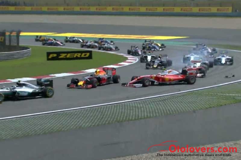 Vettel melunak, ulah Kvyat dianggap kecelakaan balap