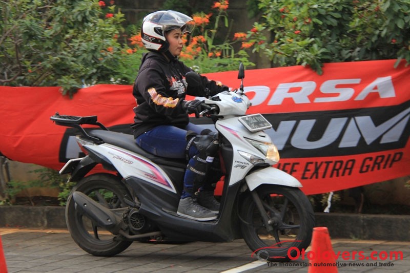 Komunitas Revo kenalkan safety riding kepada kaum perempuan
