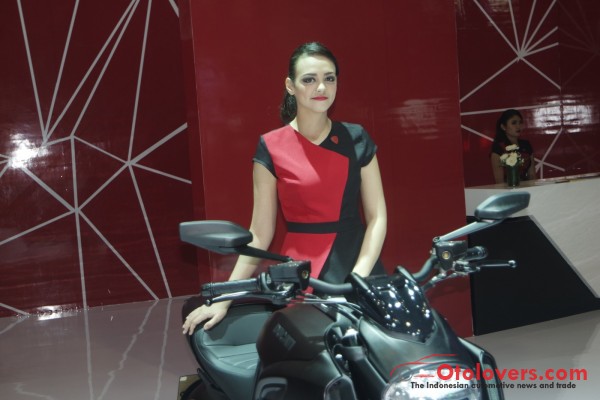 Ducati Diavel dan Ducati Diavel Carbon