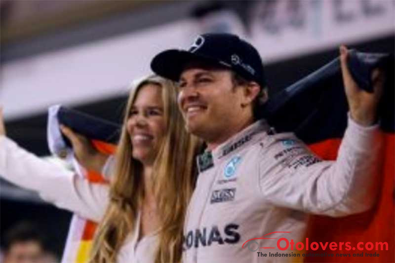 Pebalap Mercedes Rosberg pensiun dari Formula 1